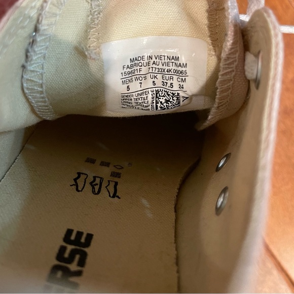 Converse - Picture 4 of 4